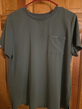 Women's Olive Green Pocket Tee Scrun Top Hypothesis